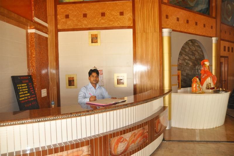Hôtel Sharan à Shirdi Extérieur photo